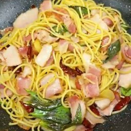 สปาเกตตี้ผัดพริกแห้ง