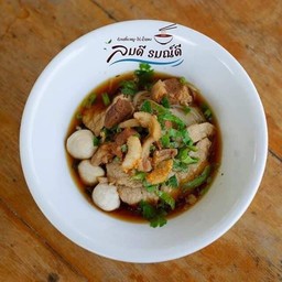 ก๋วยเตี๋ยวหมูน้ำแดง