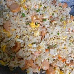 ข้าวผัดใส้กรอก