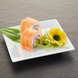 แคลิฟอร์เนีย แซลมอนโรล Salmon California Roll