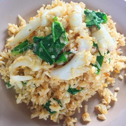 ข้าวผัดปลาหมึก