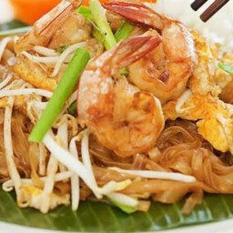 ผัดไทยกุ้งสดเส้นจันท์