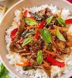 ข้าวกระเพราเนื้อริบอาย