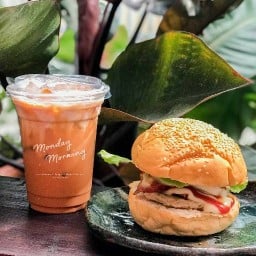Monday Morning Burger & Home Cafe