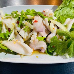 ยำปลาหมึก