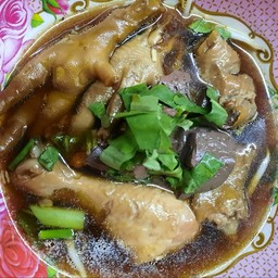 ข้าวมันไก่ก๋วยเตี๋ยวไก่ตุ๋นยาจีน(ป้าสุ)ซื่อตรง