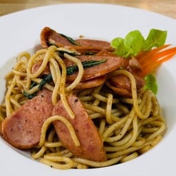 34.สปาเกตตีผัดขี้เมาไส้กรอกหมูบราสเชิร์ด Spaghetti spicy with bratwurst sausage