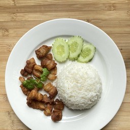 ข้าวหมูสามชั้นทอดน้ำปลา