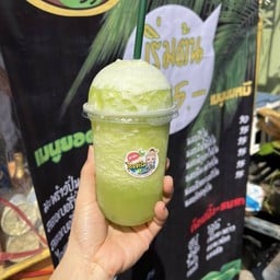 น้ำมะพร้าวปั่นสับปะรดโหระพา