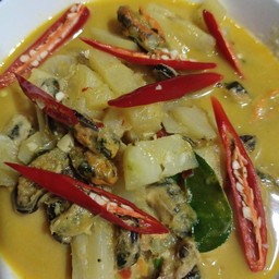 แกงคั่วหอยแมงภู่ สับปะรด