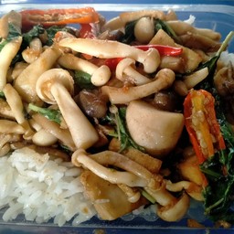ีกะเพราเห็ดรวมเต้าหู้ทอดราดข้าว