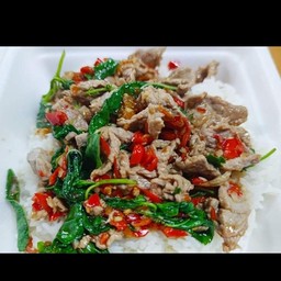 ข้าวผัดกระเพราหมูชิ้น