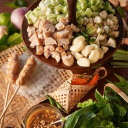 แหนมเนือง