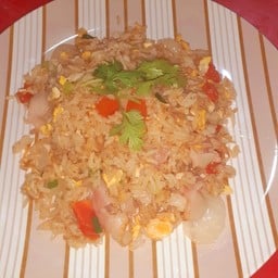 ข้าวหมูทอดยันหว่างต้นสน