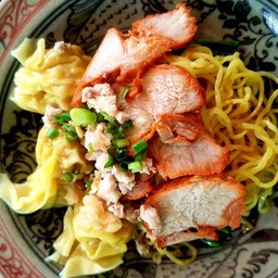 บะหมี่เกี๊ยวแห้งต้มยำ