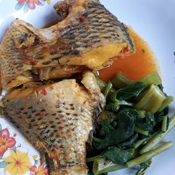แกงส้มปลานิลกับผักบุ้ง