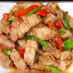 หมูสามชั้นผัดพริกสด ราดข้าว