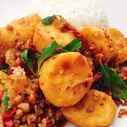 ข้าวราดกระเพราหมูสับ+เต้าหู้ไข่ทอด