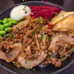 ข้าวหน้าหมูผัดซีอิ้วไข่ออนเซ็น