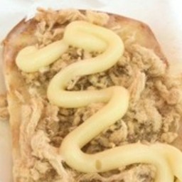 ขนมปังปิ้งเนย มายองเนส หมูหยอง