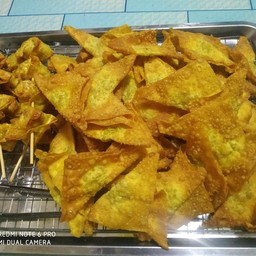 ลูกชิ้นทอด &  เกี๊ยว ห่อ หมูสับ By สโนแพรว