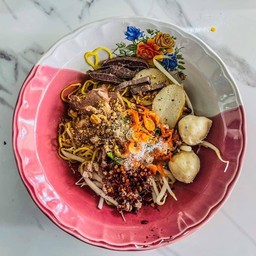 ก๋วยเตี๋ยวหมูต้มยำ หน้าวัดเจดีย์