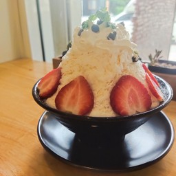 บิงซู สตรอเบอร์รี่สด (fresh strawberries)