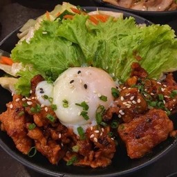 ข้าวหน้าหมูผัดซอสโคชูจัง