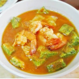 แกงส้มใต้ชะอมกุ้ง
