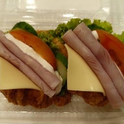 ร้านยามาซากิ สาขาเซ็นทรัลศาลายา ( Yamazaki Central Salaya )