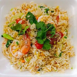 ข้าวผัด ผักมี เครอท คะน้า หอมใหญ