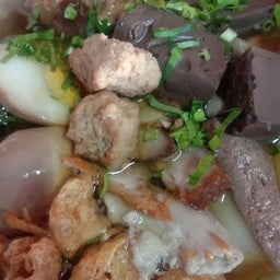 ต้มเลือดหมูหน้าไฟฟ้า