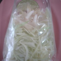 ผักใส่น้ำเงี้ยว