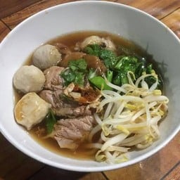 ก๋วยเตี๋ยวขาหมู น้ำ