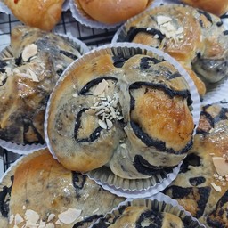 ปังไส้งาดำ-Dlm