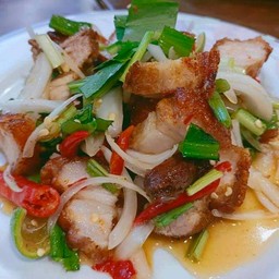 ยำหมูกรอบน้ำนัวไม่ใส่ปลาร้า