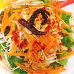 คุณนายยำแซ่บ(โลตัส)/กระเพาะปลาคุณแม่