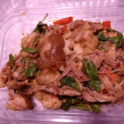 ข้าวราดกะเพราขาหมู