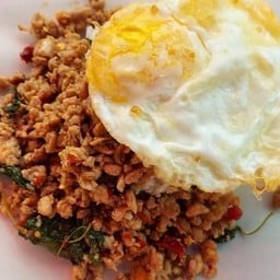 กะเพราพริกแห้ง (หน้ารร.ชนพ.)
