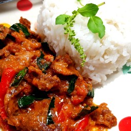 ข้าวพริกเเกงเนื้อ