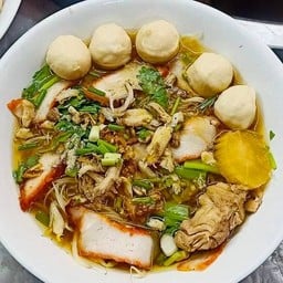 เกาเหลารวมปู หมูแดง ลูกชิ้น
