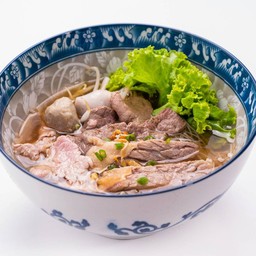 B4 ก๋วยเตี๋ยวรสดีเด็ดรวมเนื้อ