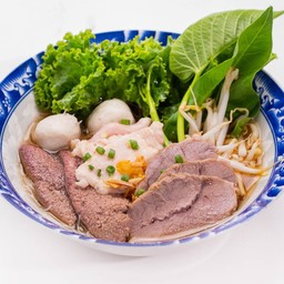 P4 ก๋วยเตี๋ยวรสดีเด็ดรวมหมู