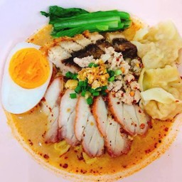 [อร่อยซ่ากับโค้ก] บะหมี่เกี๊ยวต้มยำ2หมู หมูแดงหมูกรอบ +  โค้ก ออริจินัล (ขวด) 