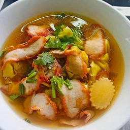 เกี๊ยว หมูแดง