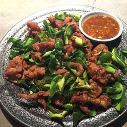 หมูทอดใบมะกรูด