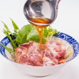 P5 ก๋วยเตี๋ยวหมูดำคุโรบูตะ