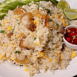 ข้าวผัดหมูกรอบ