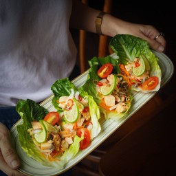 ยำแซลม่อนสมุนไพร