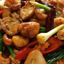 ไก่ผัดเม็ดมะม่วงหิมพาน(กับข้าว)
